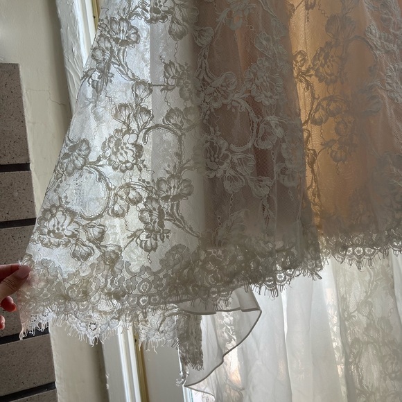 Floravere Wedding Sample Dress Designed in Los Angeles - Picture 4 of 16